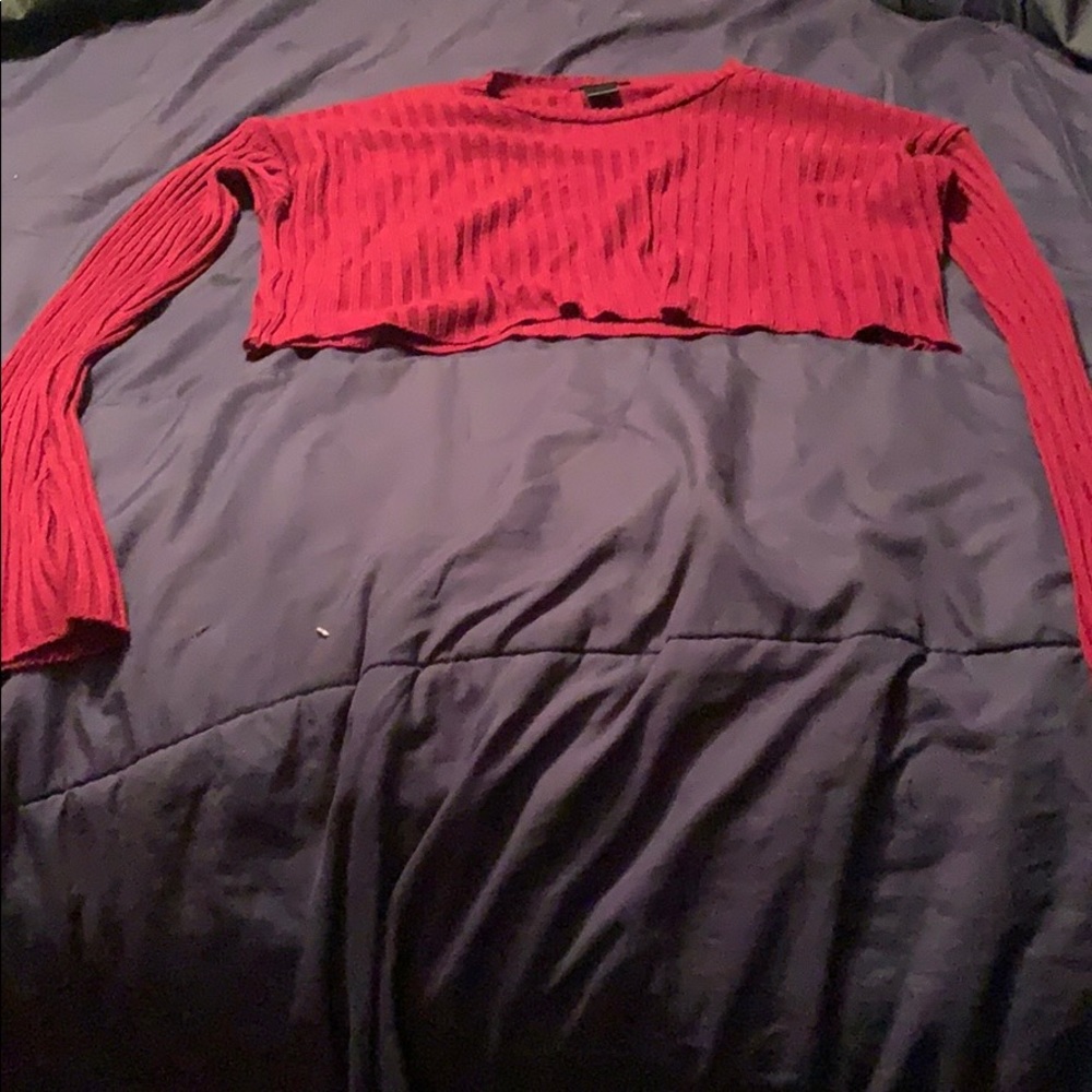 Red cropped long sleeve shirt